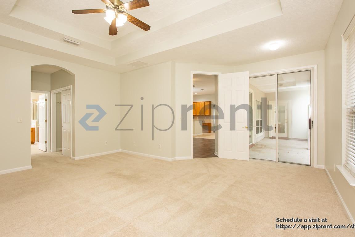 Building Photo - 909 Corsica Ln