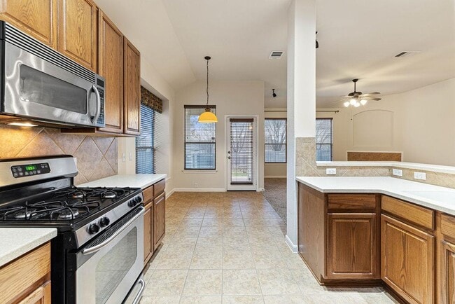 Building Photo - 2134 Paradise Ridge Dr