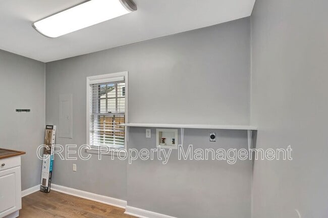 Building Photo - 204 S Hampton St