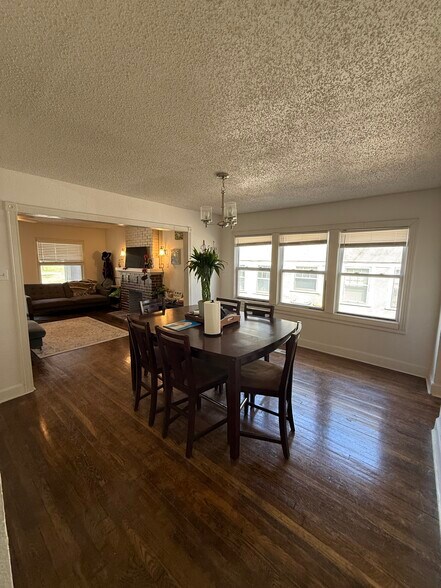 Building Photo - 5119 Paseo Blvd