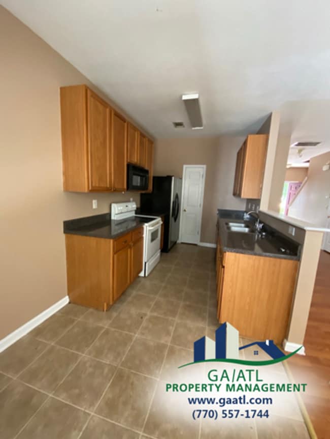 Building Photo - Spacious 3-bedroom townhouse in Riverdale