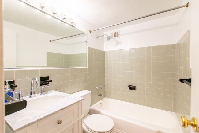 Building Photo - Rittenhouse Studio Condo with All Utilities Included!