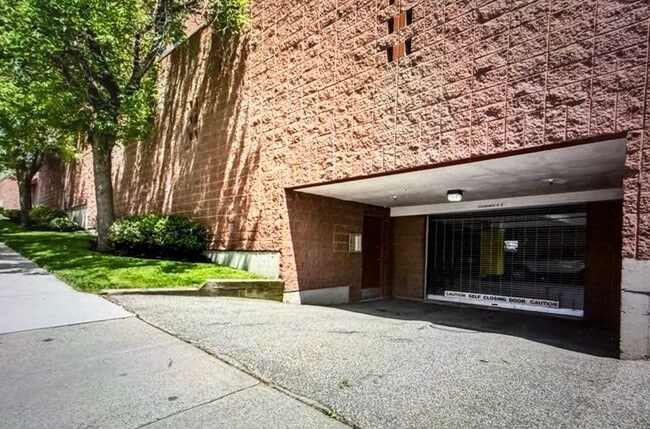 Building Photo - 44 Elm St