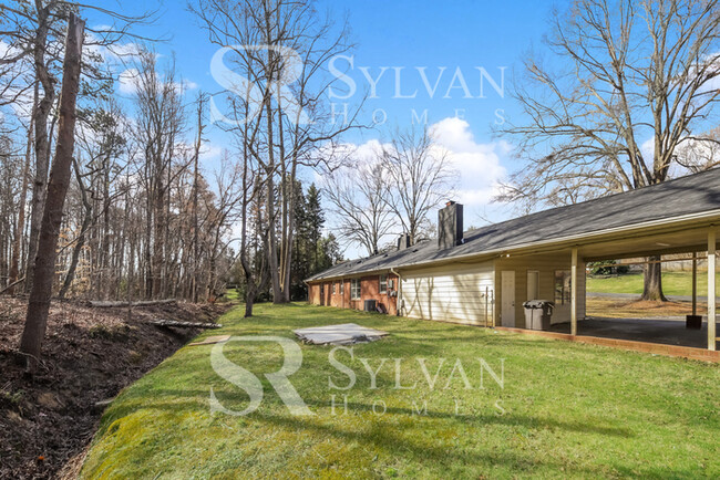 Building Photo - Nice brick home with beautiful curb appeal