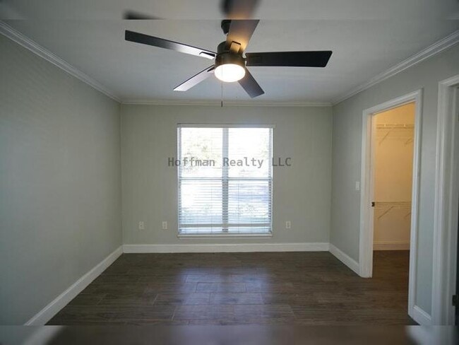 Building Photo - Beautiful 2-Bedroom Condo with Lake Views in Carrollwood