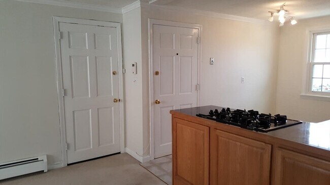 Building Photo - 160 Tyngsboro Rd