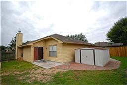 Building Photo - 15518 Town Green Dr