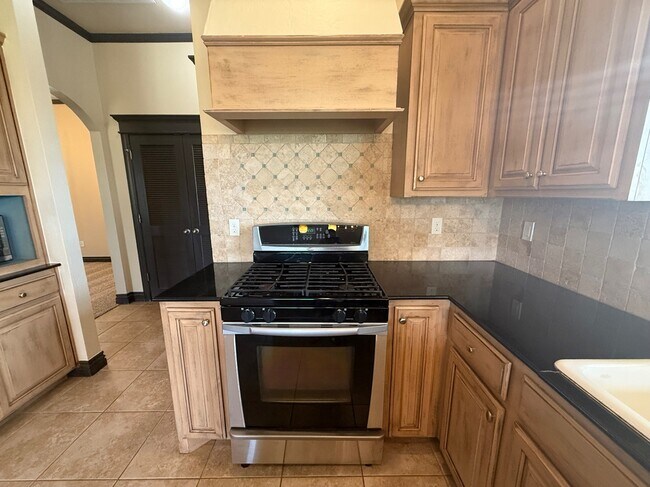 Building Photo - 19132 Cottonwood Ct