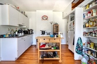 Building Photo - 166 Raymond St