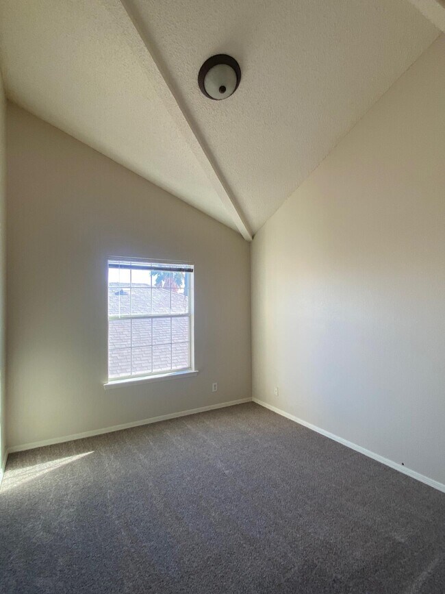 Building Photo - 12385 Paseo Alegre Dr