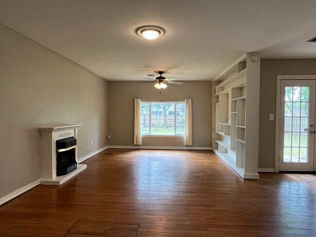 Living Room - 2129 W Arrowhead Dr