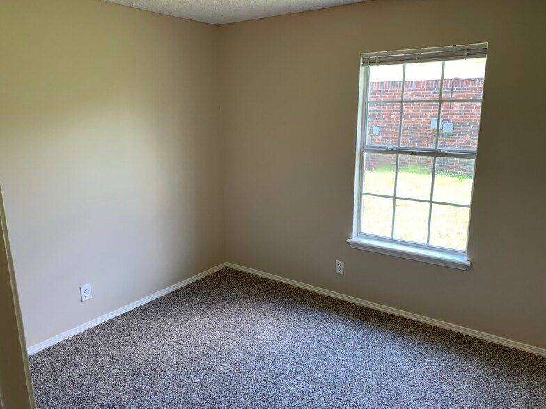 Building Photo - 507A Camellia Dr