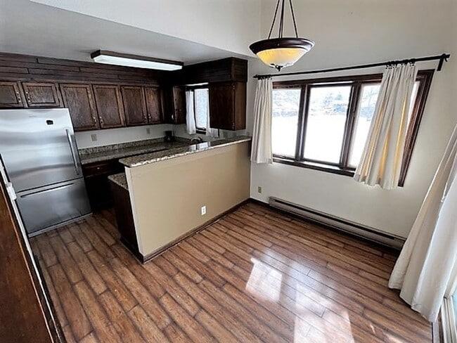 Building Photo - 305 N Chipmunk Cir