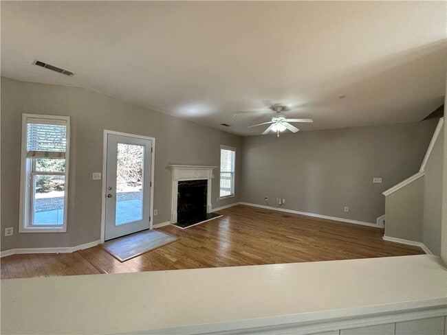 Building Photo - 2403 Walnut Tree Ln