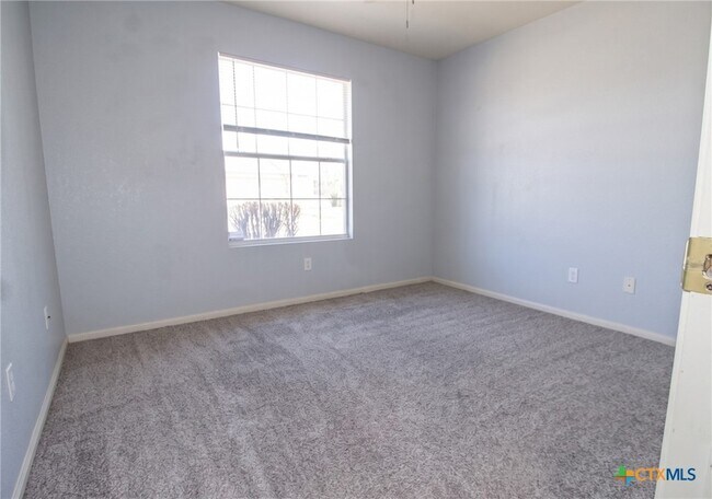 Building Photo - 5707 Schneider Dr