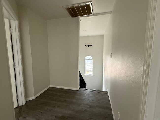 Building Photo - 421 Richmond Dr