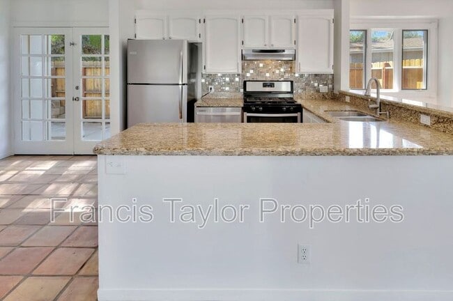 Building Photo - 1512 S Stage Coach Ln