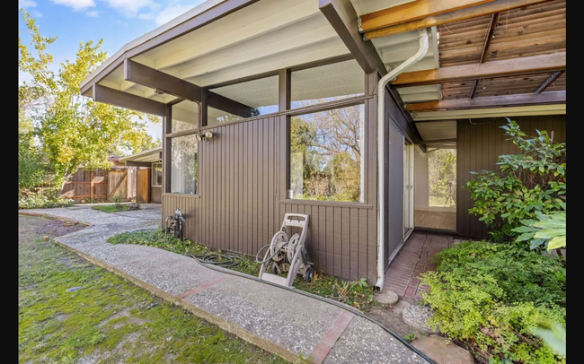 Building Photo - Sprawling 7 bedroom home available for sum...