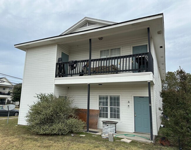 Primary Photo - 1900 S 16th St