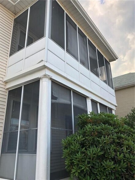 Building Photo - 356 Orient Ave