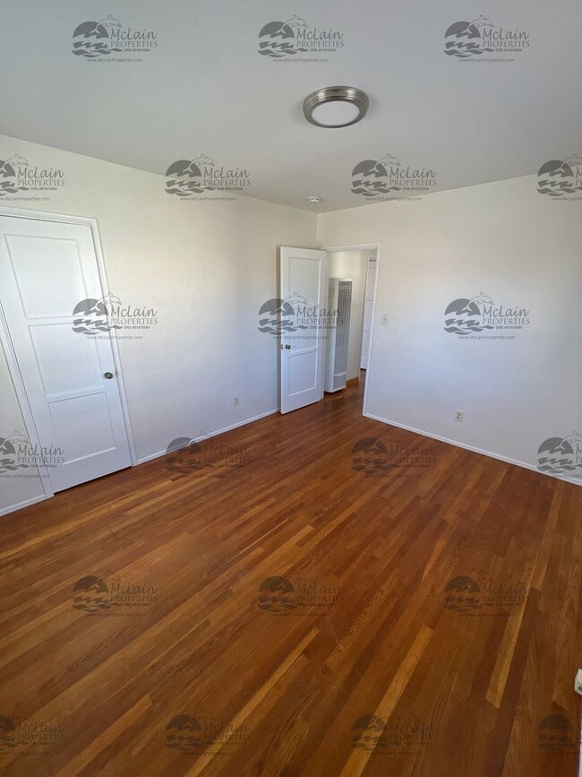 Building Photo - Single Story 3 BD/1BA Home with 2 Car Garage!