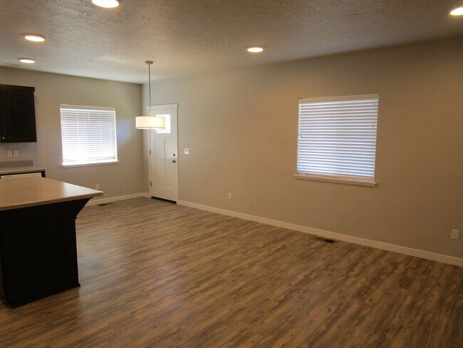 Building Photo - 0598
