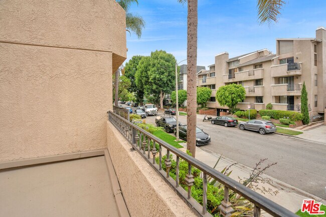 Building Photo - 1633 S Bentley Ave