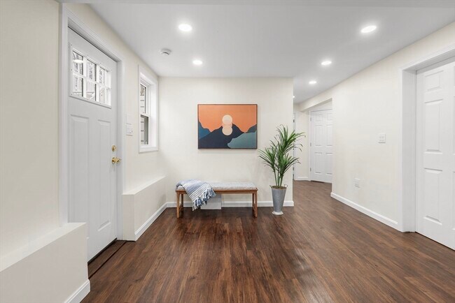 Building Photo - 7 Old North Rd