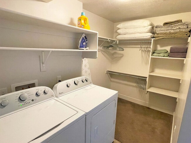 Building Photo - 460 E 400 S