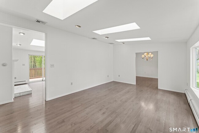 Building Photo - 89 Cranbury Dr
