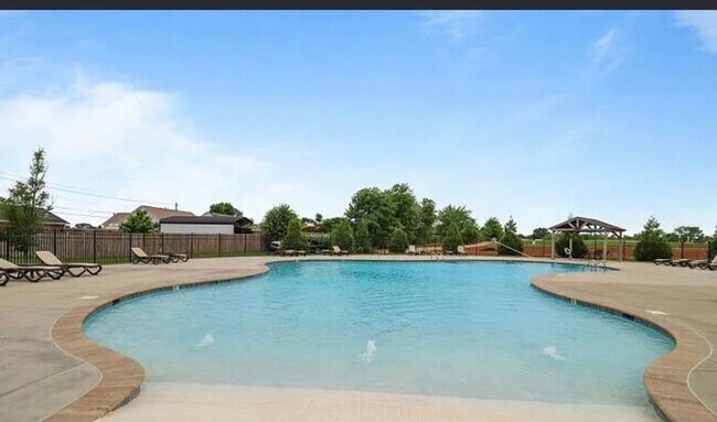 Building Photo - MOVE IN SPECIAL-Beautiful home available for rent