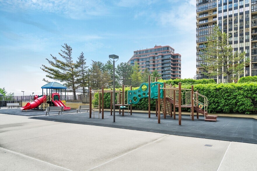 Building Photo - 300 Winston Dr