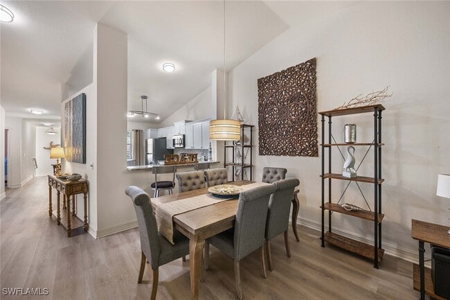 Building Photo - 640 Luisa Ln