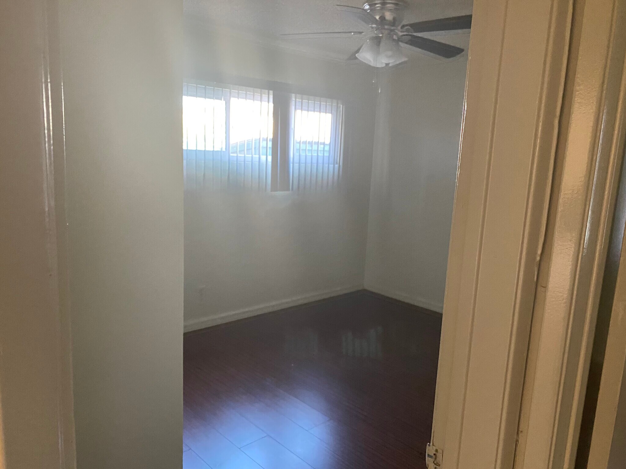 bedroom1-pic2 - 3828 W 182nd St