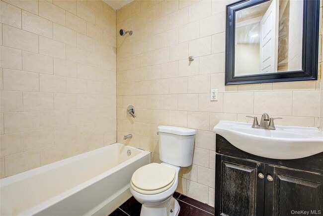 Building Photo - 346 Montauk Ave.