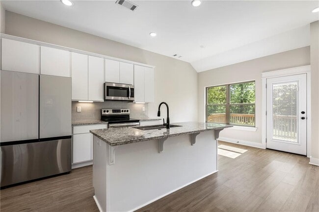 Building Photo - 19 Theale Ln