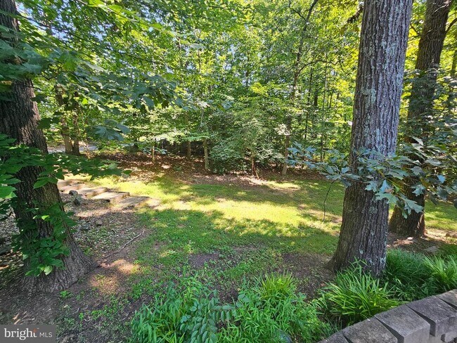 Building Photo - 381 Longwood Dr