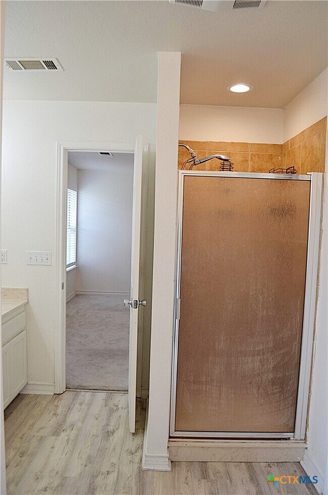 Building Photo - 2105 Merle Dr