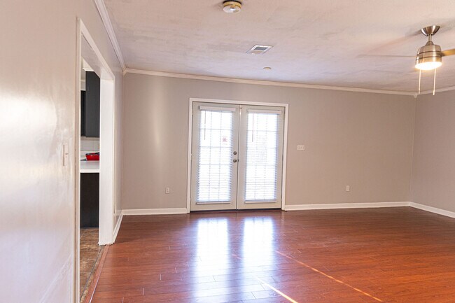 Den w/ entrance to back patio - 2558 Crestleigh Mnr