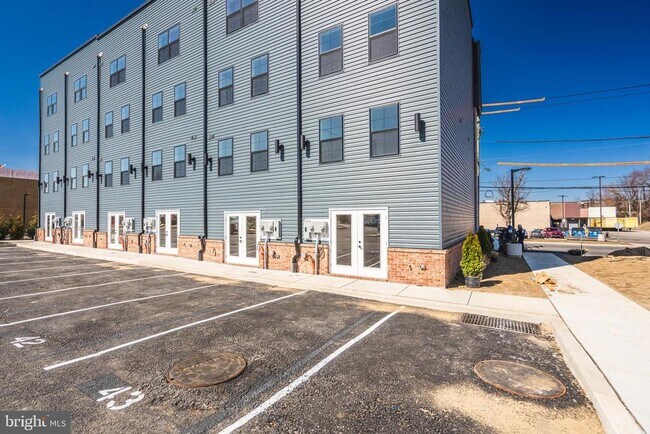 Building Photo - 4094 LESLIE Ln