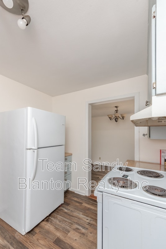 Building Photo - 802 Rue Max St