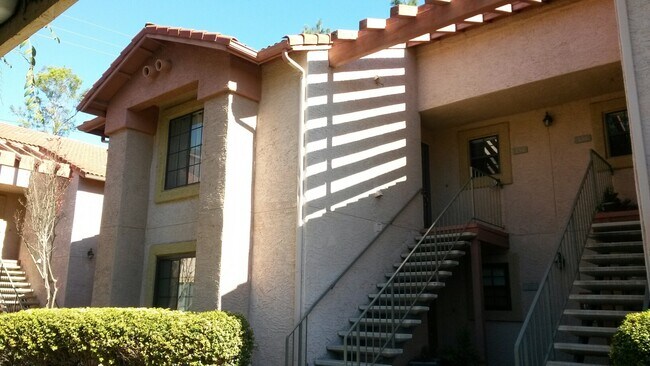 Building Photo - 2 bdrm, 2 bath 1050 SqFt, Carmel Mtn 2nd f...