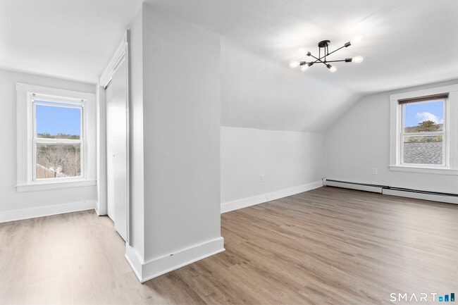 Building Photo - 30 Anthony St