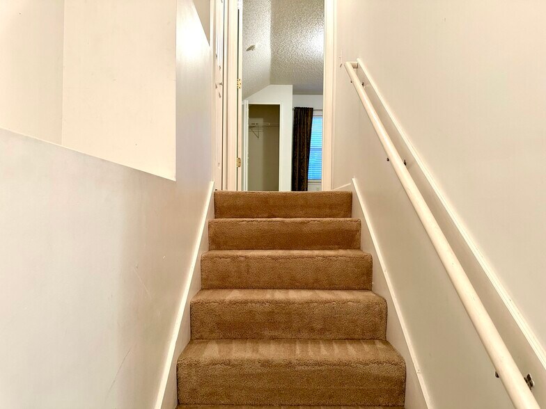 Building Photo - 2455 Coachman Lakes Dr