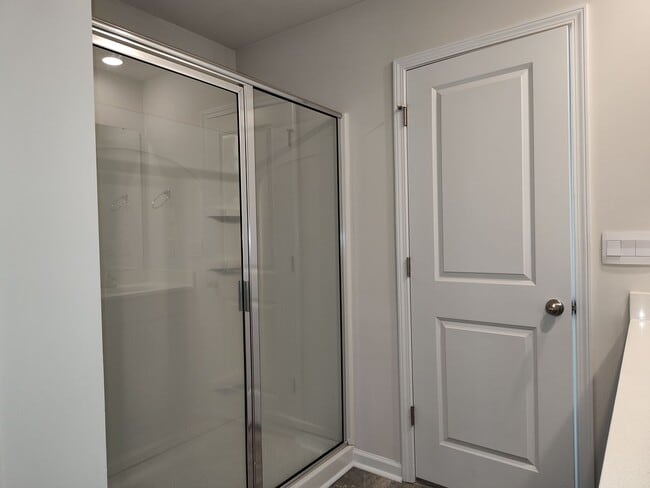 Building Photo - Pristine, 3 bedroom, 2.5 bathroom home located in the Stewart Creek States Subdivision!