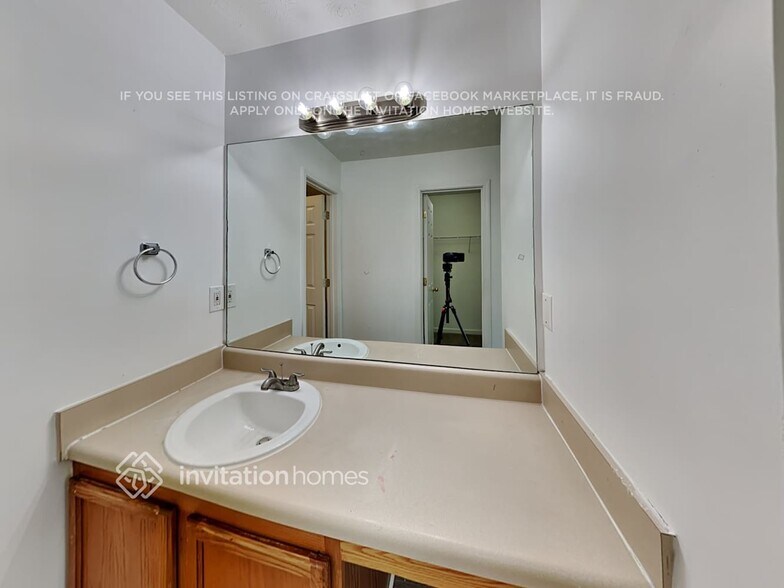 Building Photo - 385 Crestfield Cir