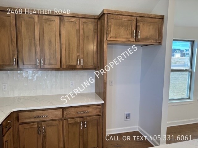 Building Photo - 2468 Heather Rd