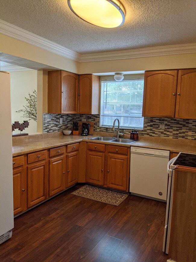 Building Photo - 1350 Riverside Cir