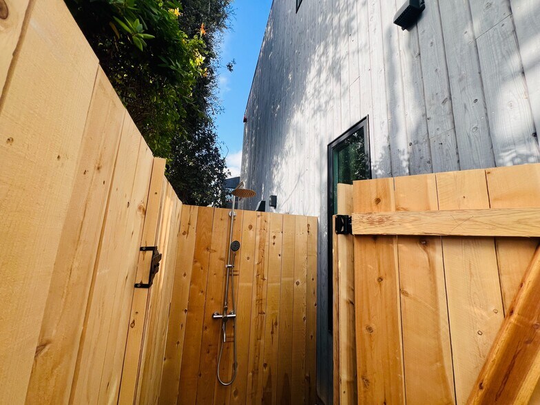 Building Photo - 112 Grandview St