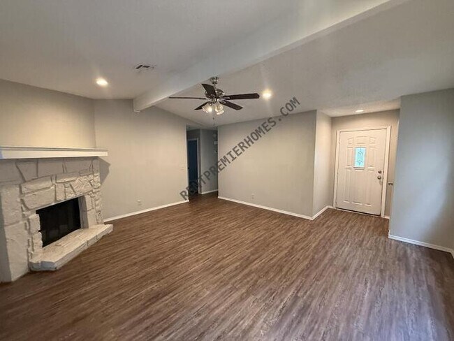 Building Photo - 1533 E 67th Pl